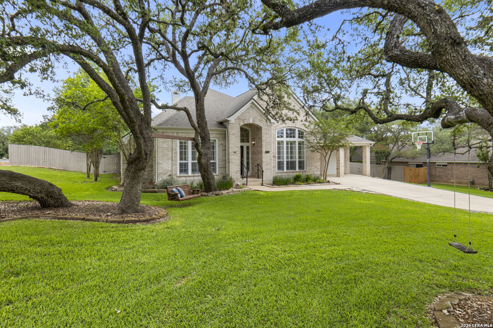 8511 Monument Oak