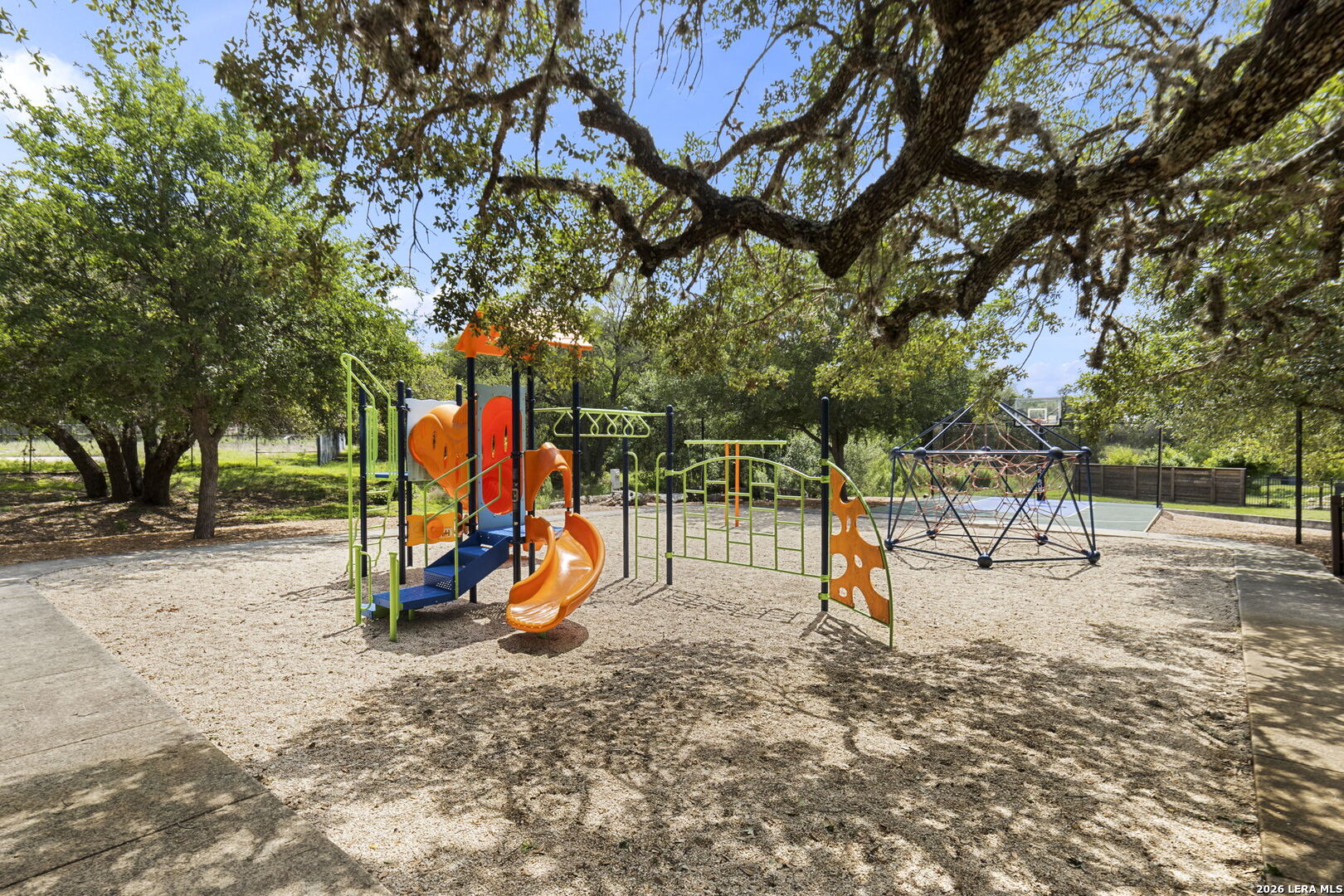 8511 Monument Oak