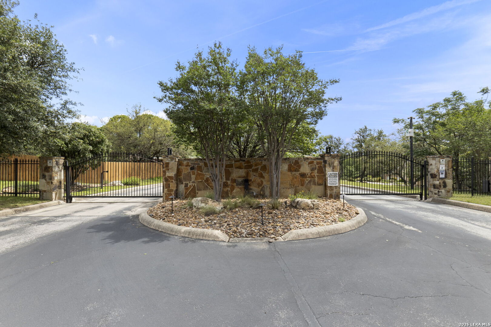 8511 Monument Oak