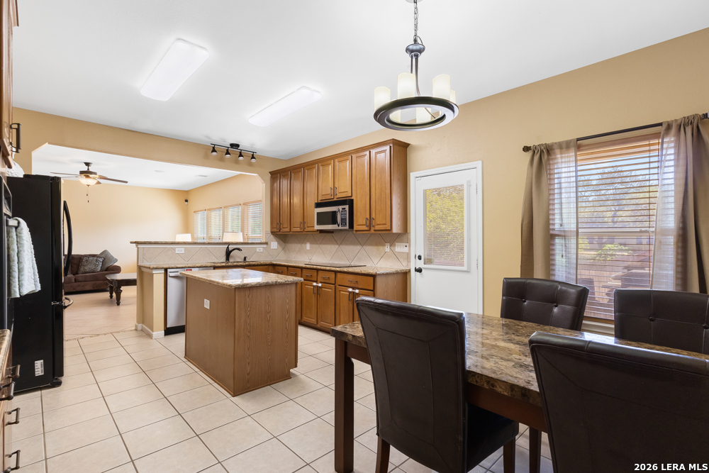 823 Creek Pebble