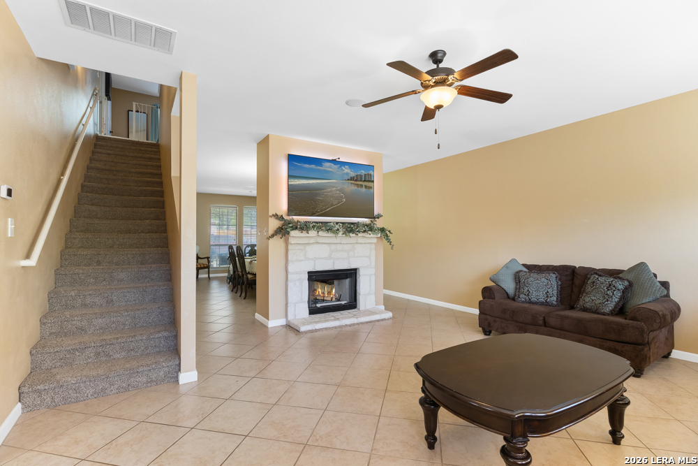 823 Creek Pebble