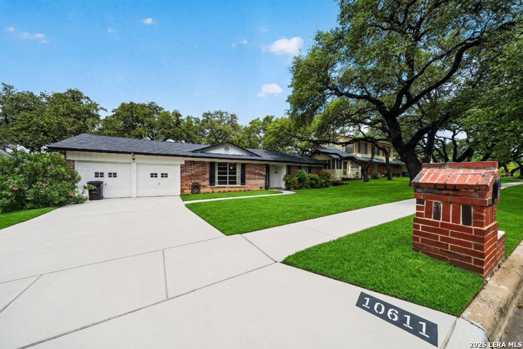 10611 BURR OAK DR
