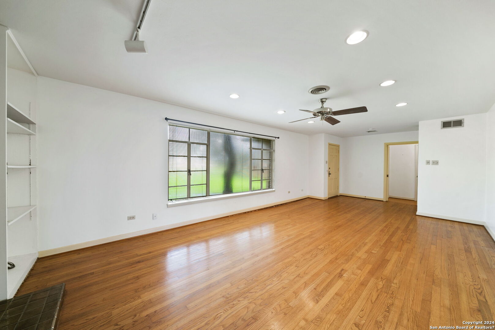 112 SUNWAY DR
