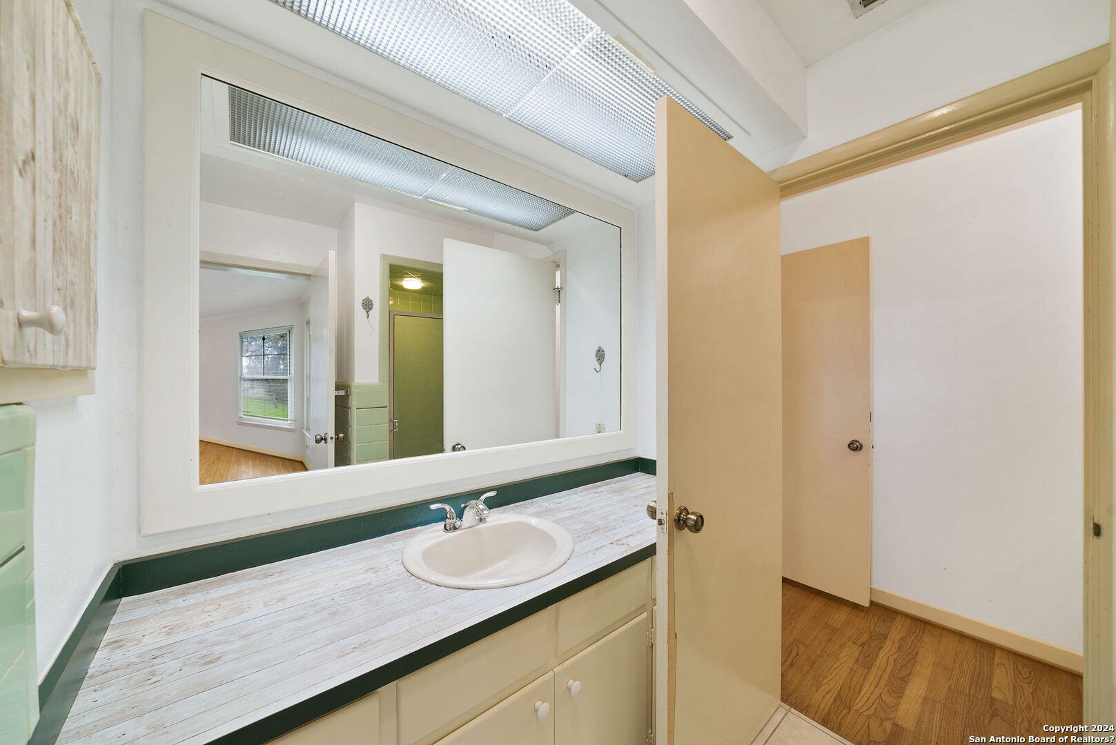 112 SUNWAY DR
