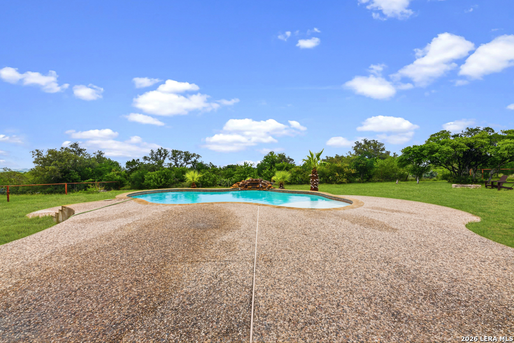 951 Private Road 3702