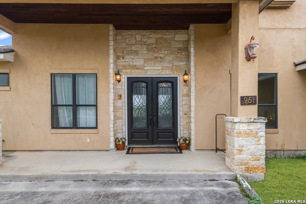 951 Private Road 3702