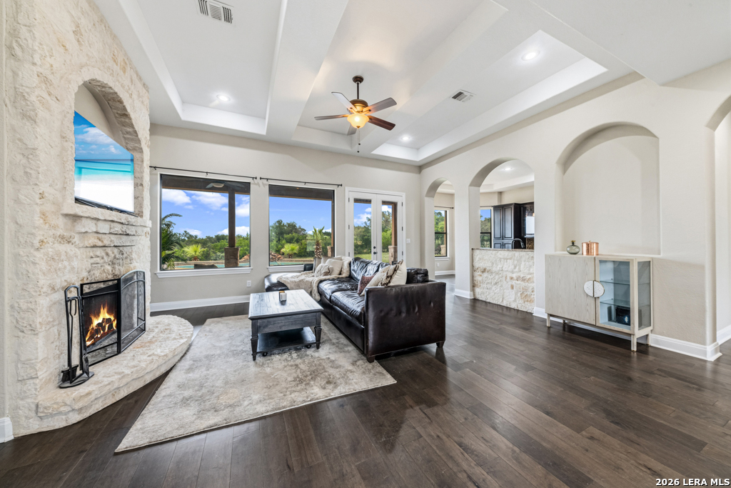 951 Private Road 3702