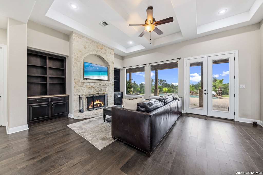 951 Private Road 3702