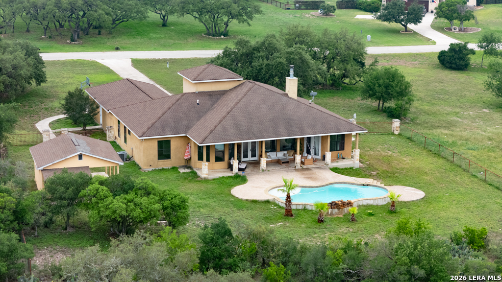 951 Private Road 3702