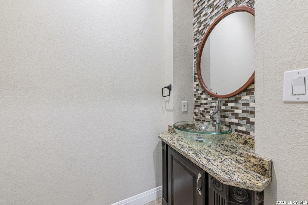 951 Private Road 3702