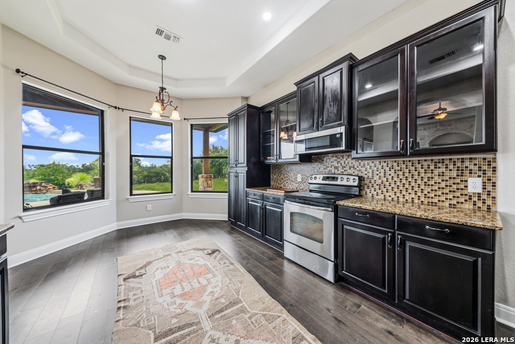 951 Private Road 3702