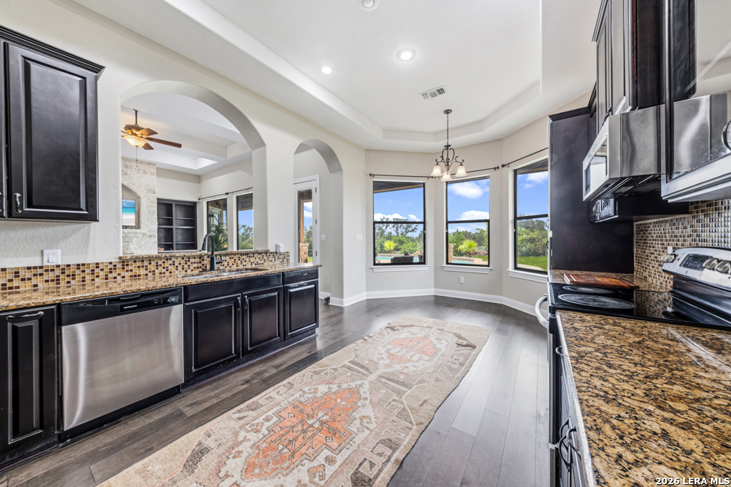 951 Private Road 3702