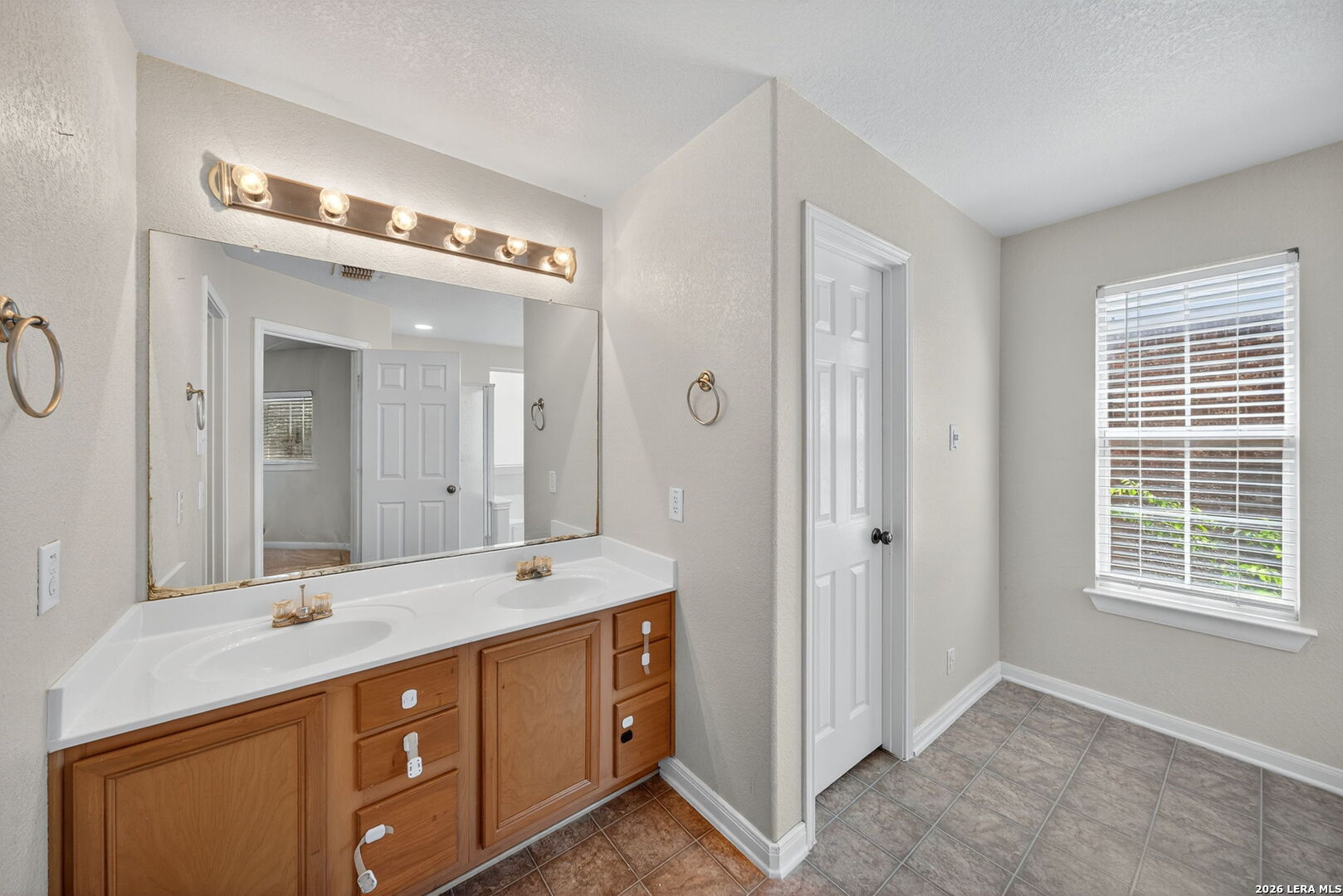25119 Royal Land