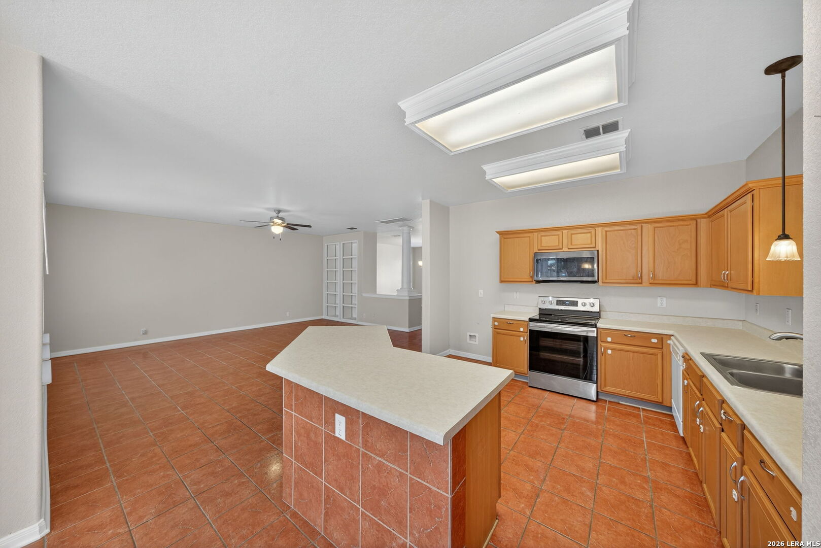 25119 Royal Land