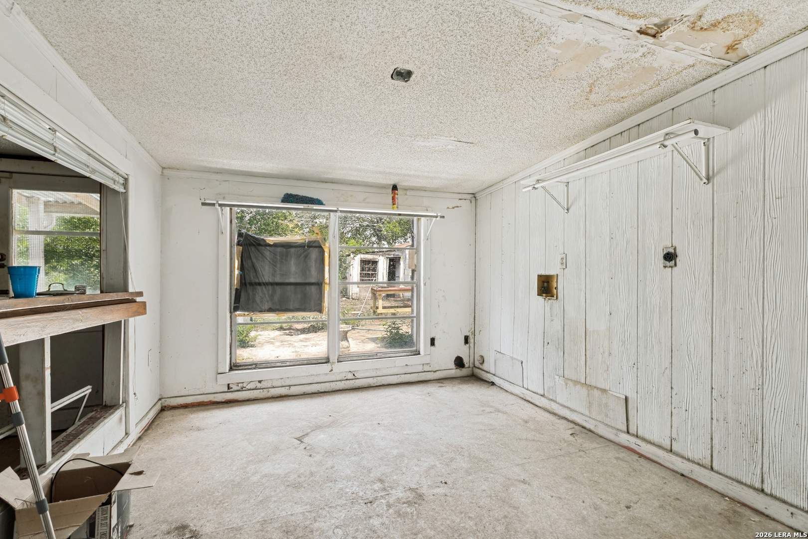 215 W ACADEMY ST