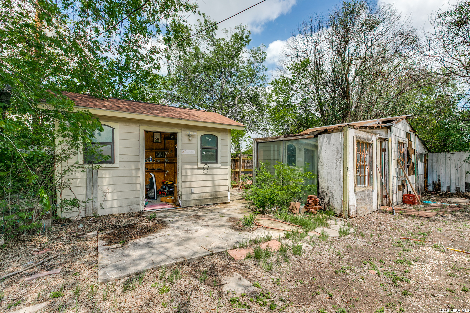 215 W ACADEMY ST