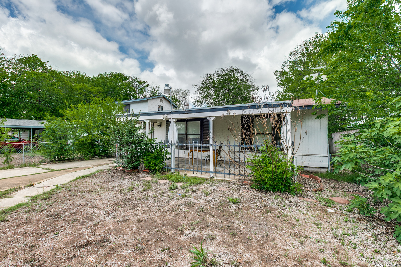 215 W ACADEMY ST