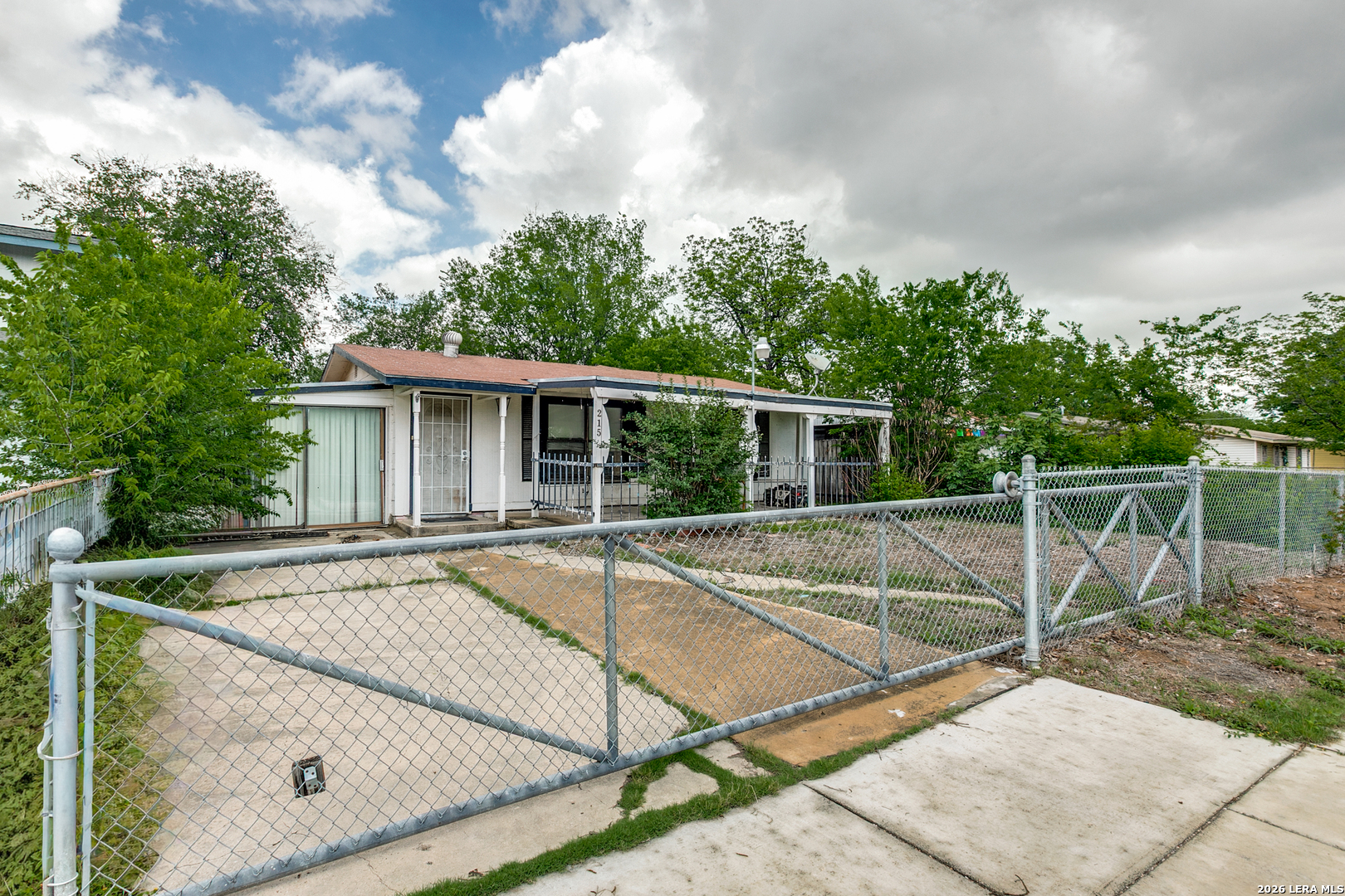 215 W ACADEMY ST