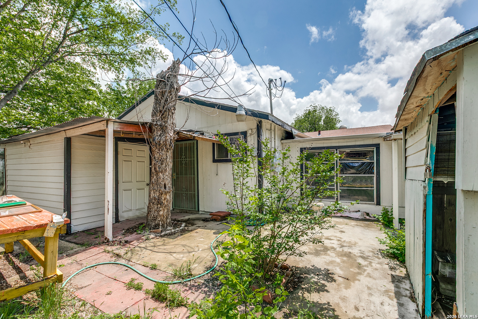215 W ACADEMY ST