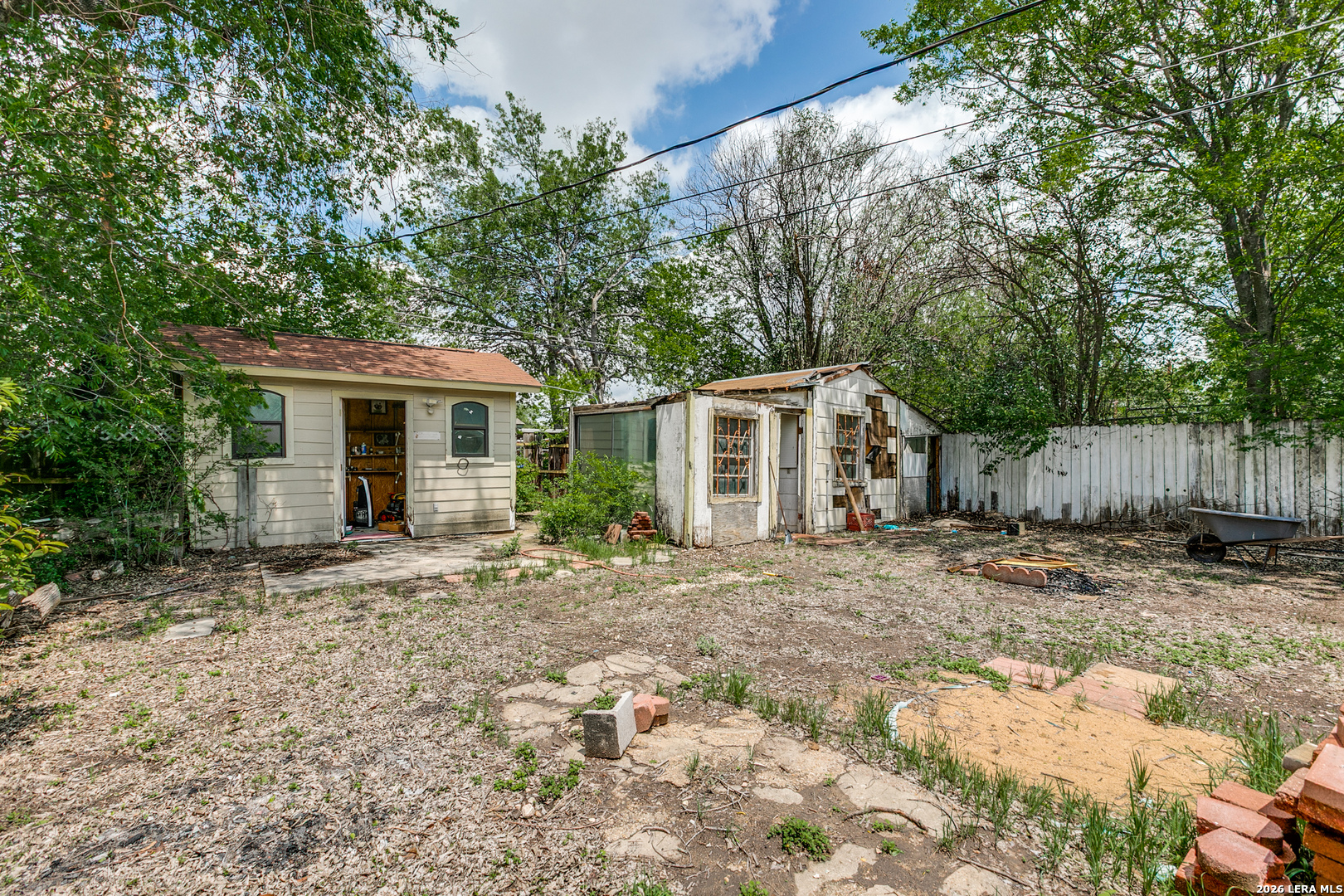 215 W ACADEMY ST