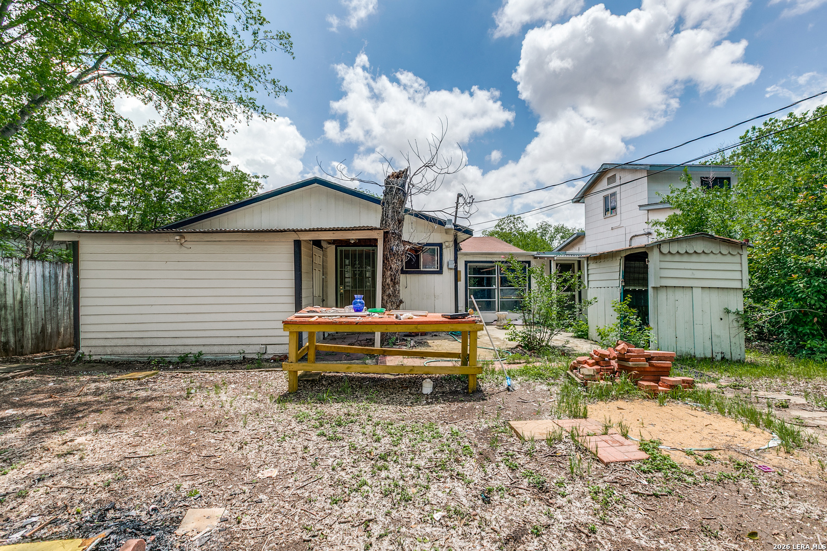 215 W ACADEMY ST