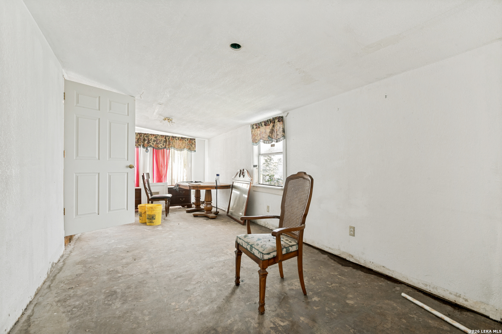 215 W ACADEMY ST