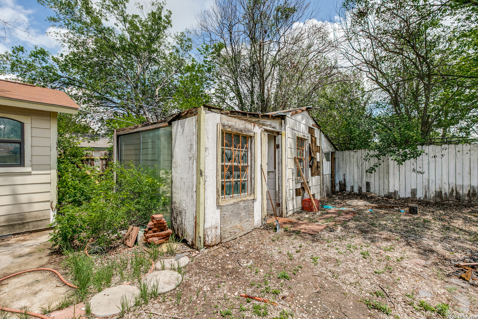 215 W ACADEMY ST