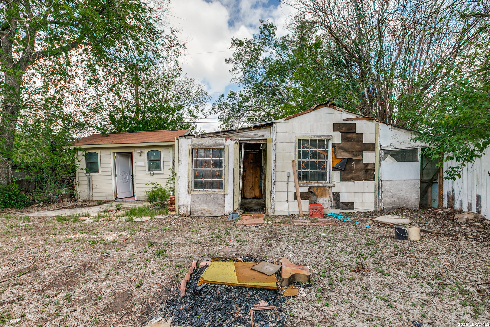 215 W ACADEMY ST
