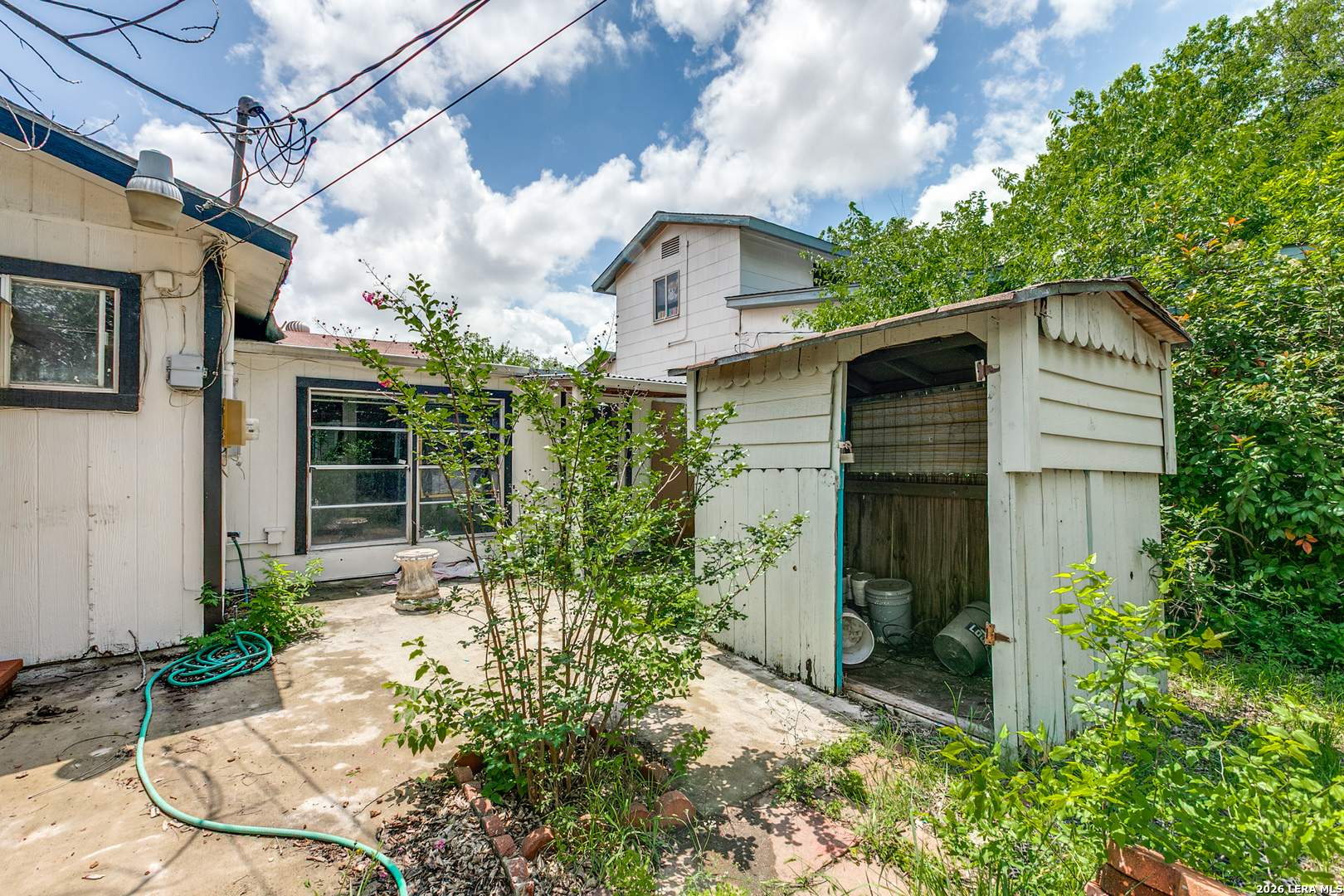 215 W ACADEMY ST
