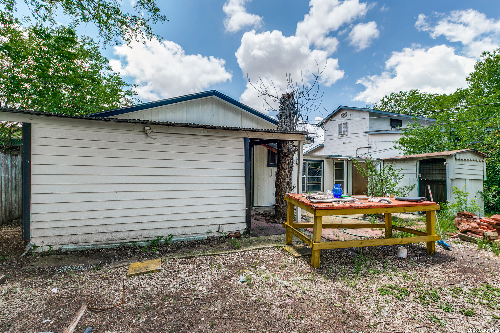 215 W ACADEMY ST