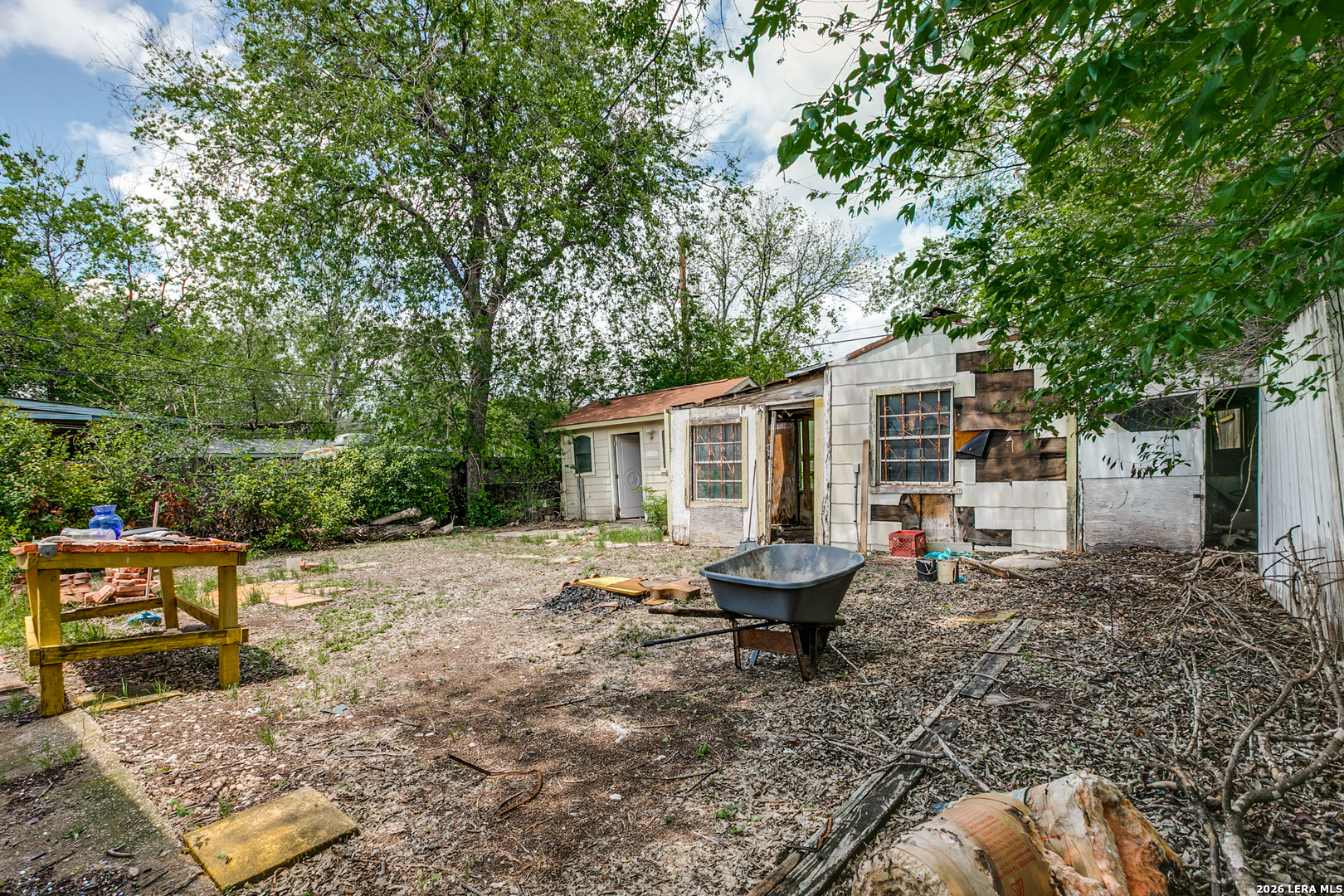 215 W ACADEMY ST