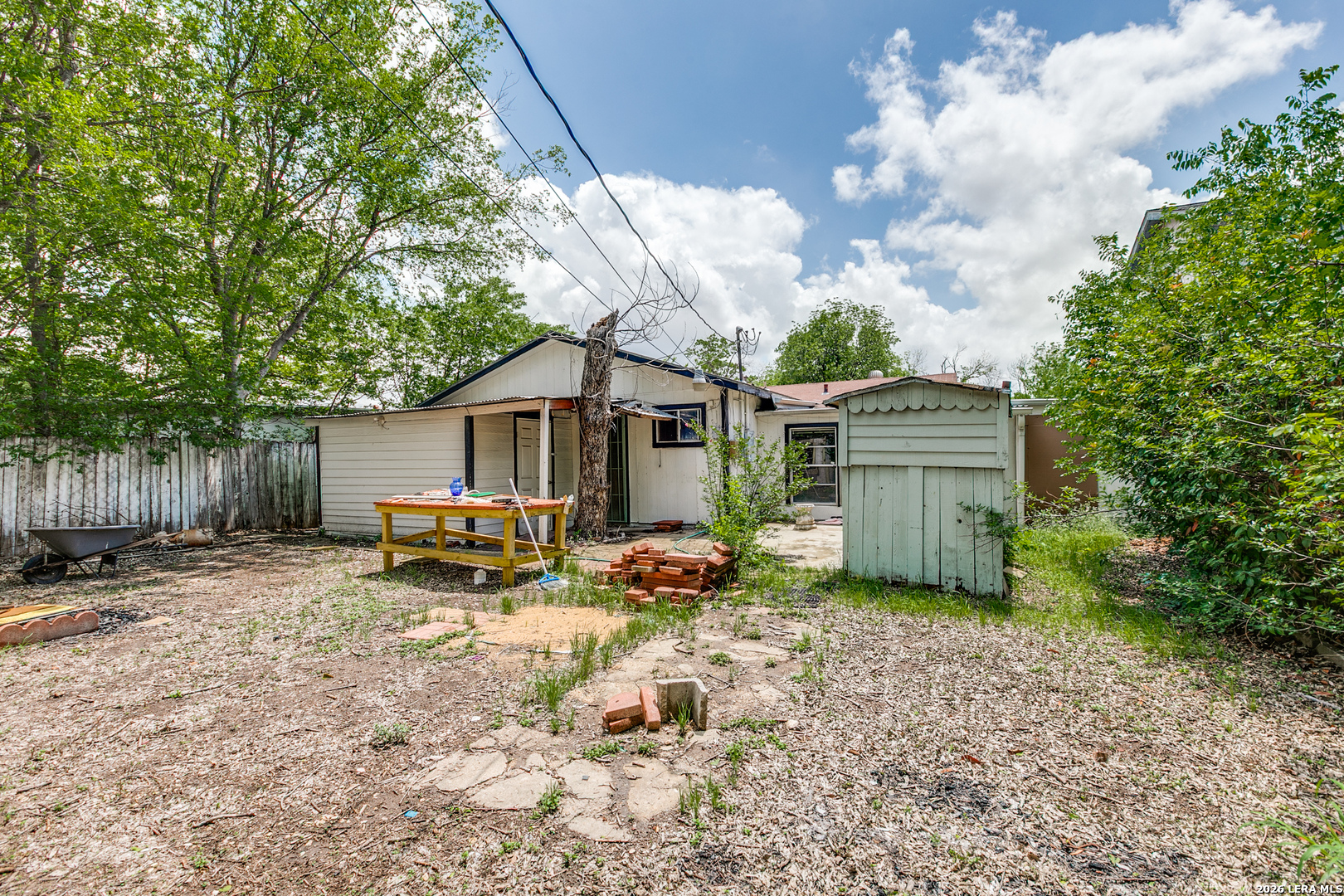 215 W ACADEMY ST