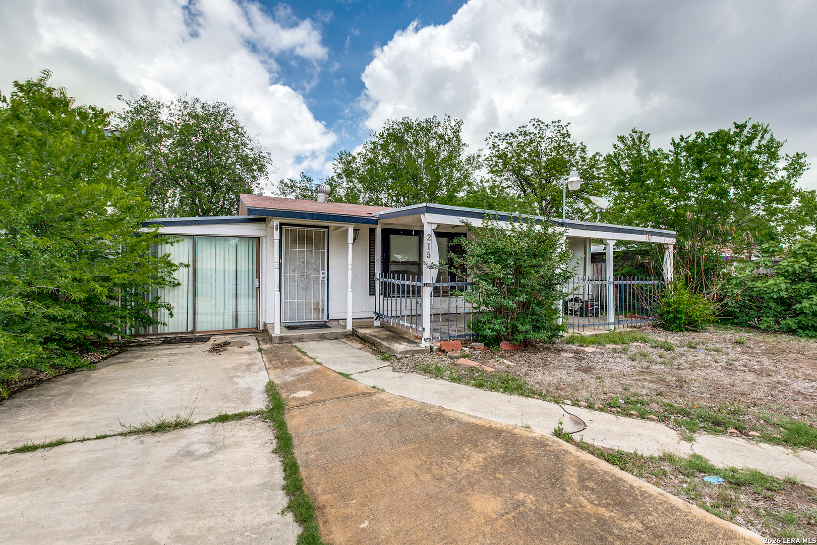 215 W ACADEMY ST