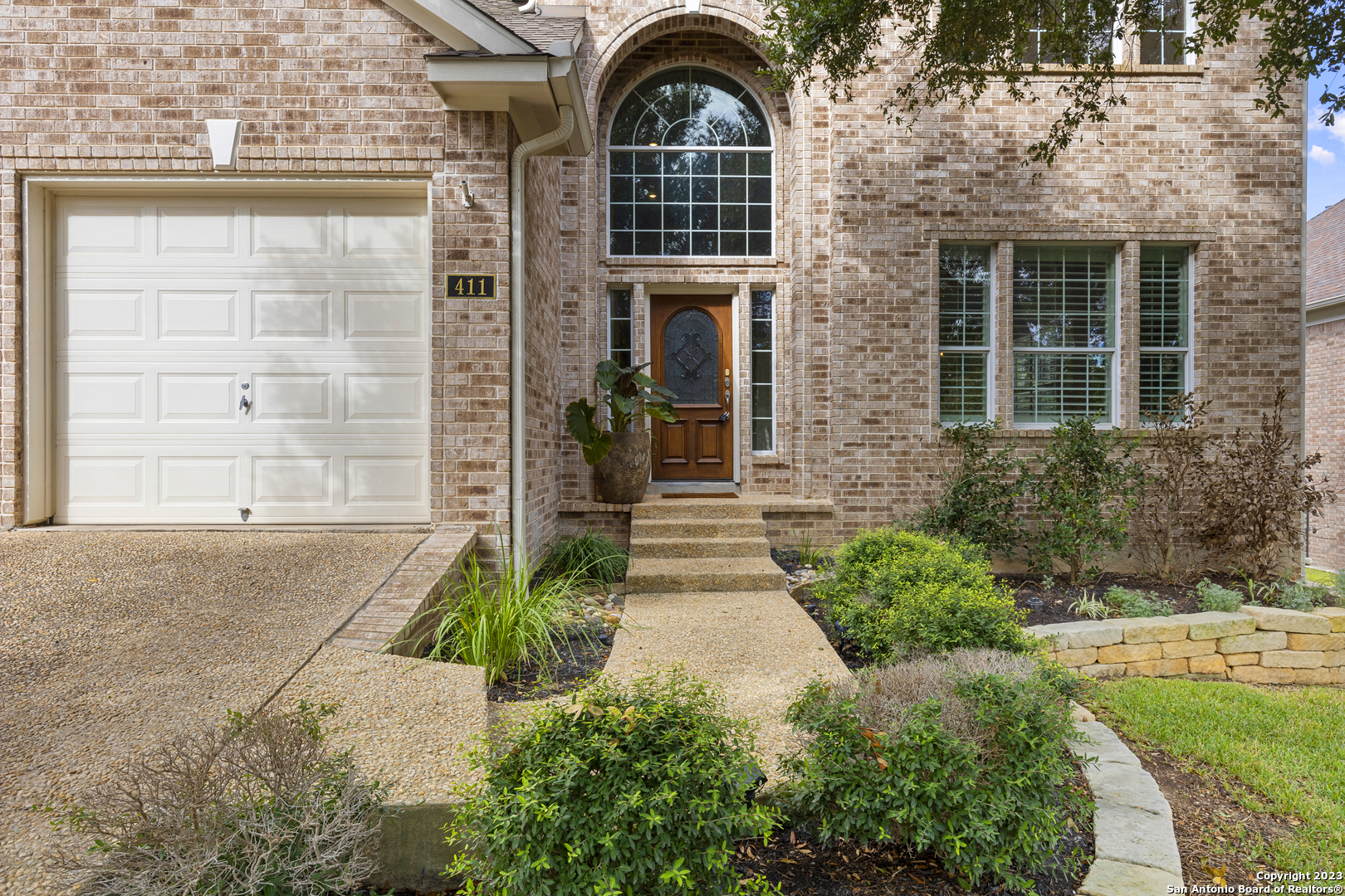 411 Cadence Hill