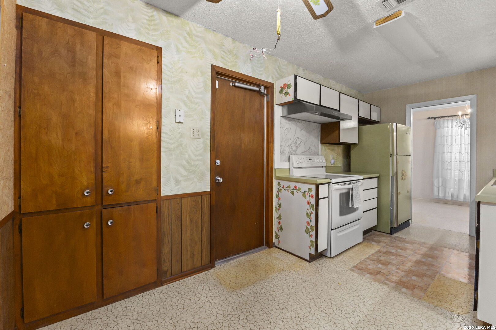 9526 Gold Hill