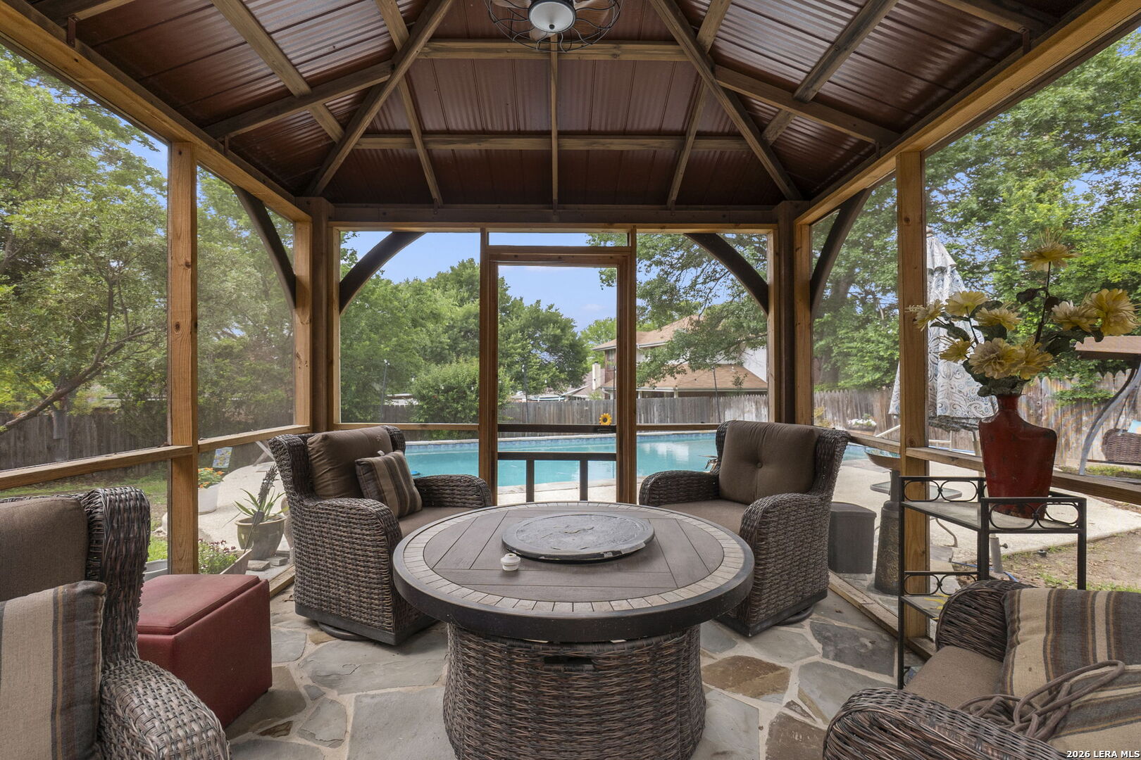 920 Queens Dr
