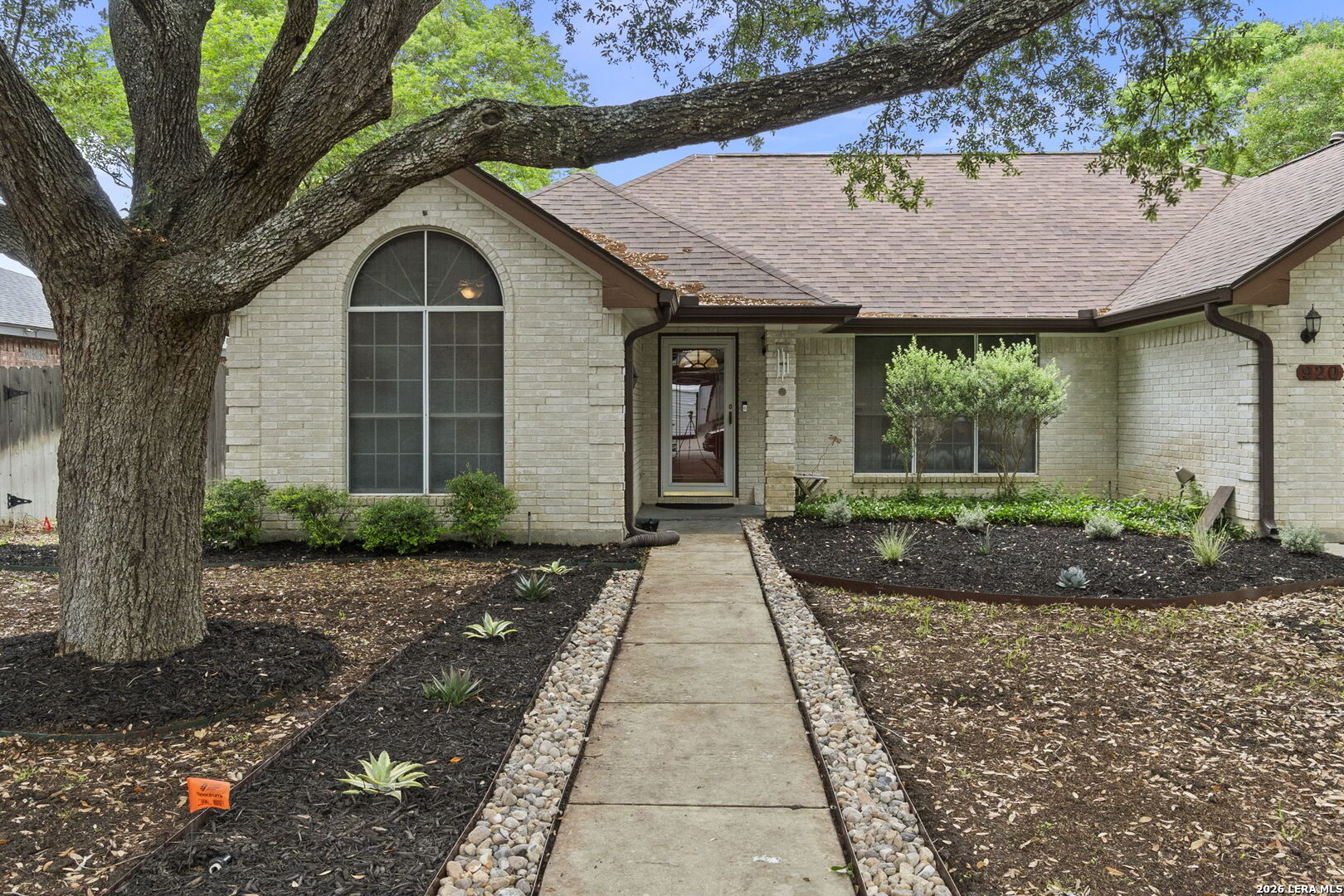 920 Queens Dr