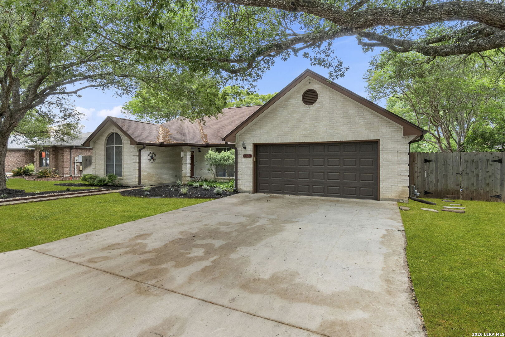 920 Queens Dr