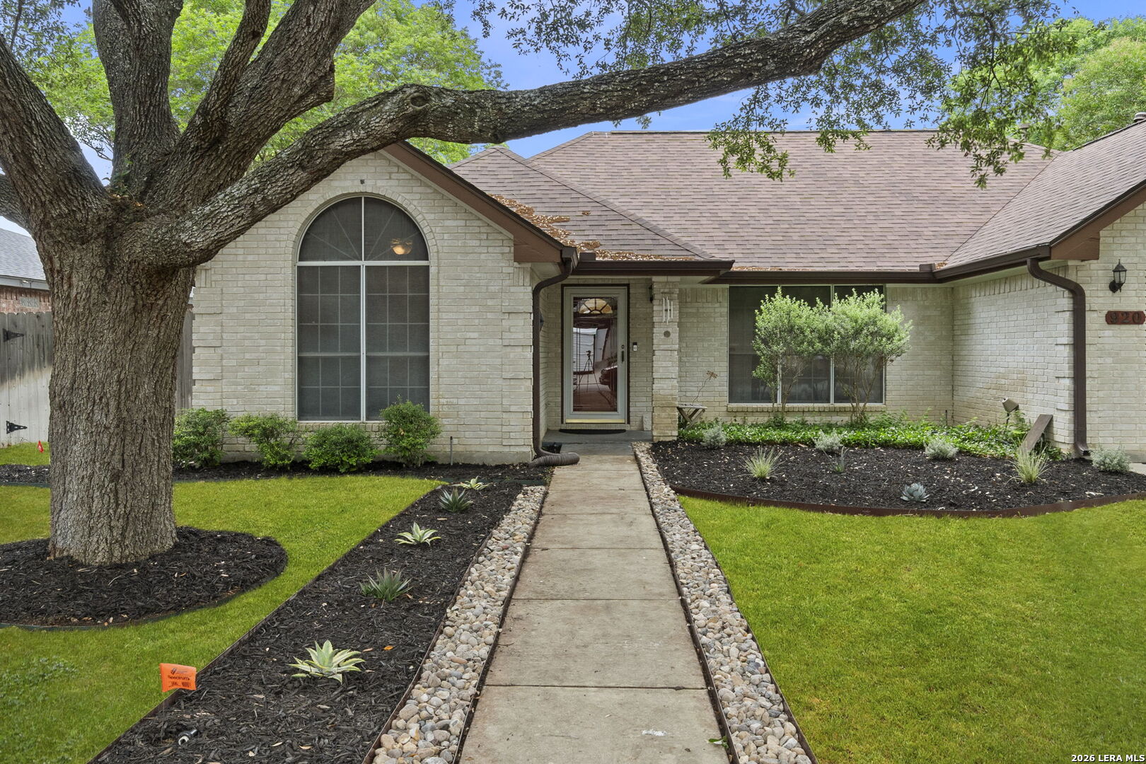 920 Queens Dr
