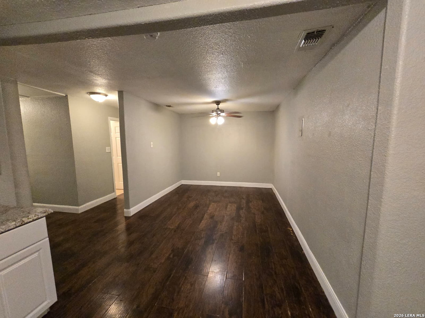 1718 Commercial