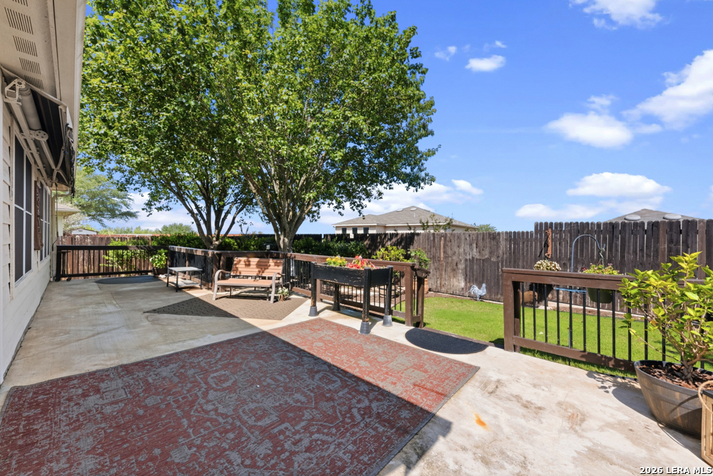 5532 Columbia Dr