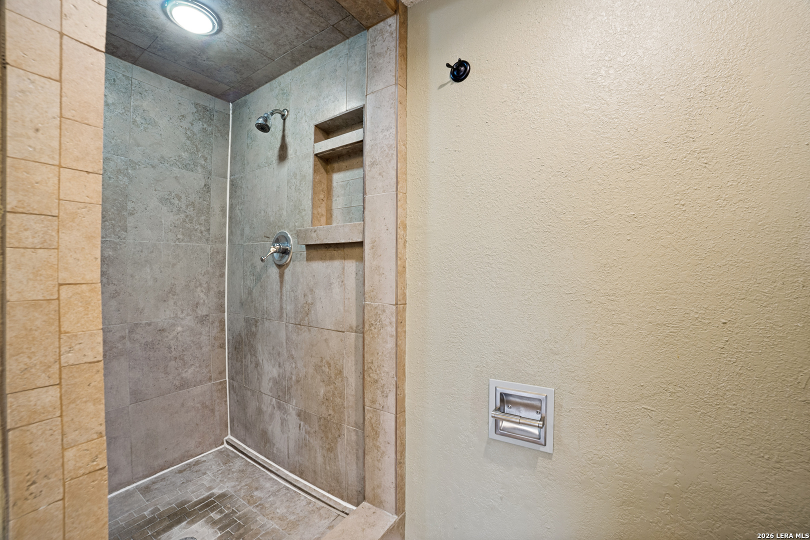 8633 Datapoint Dr 204