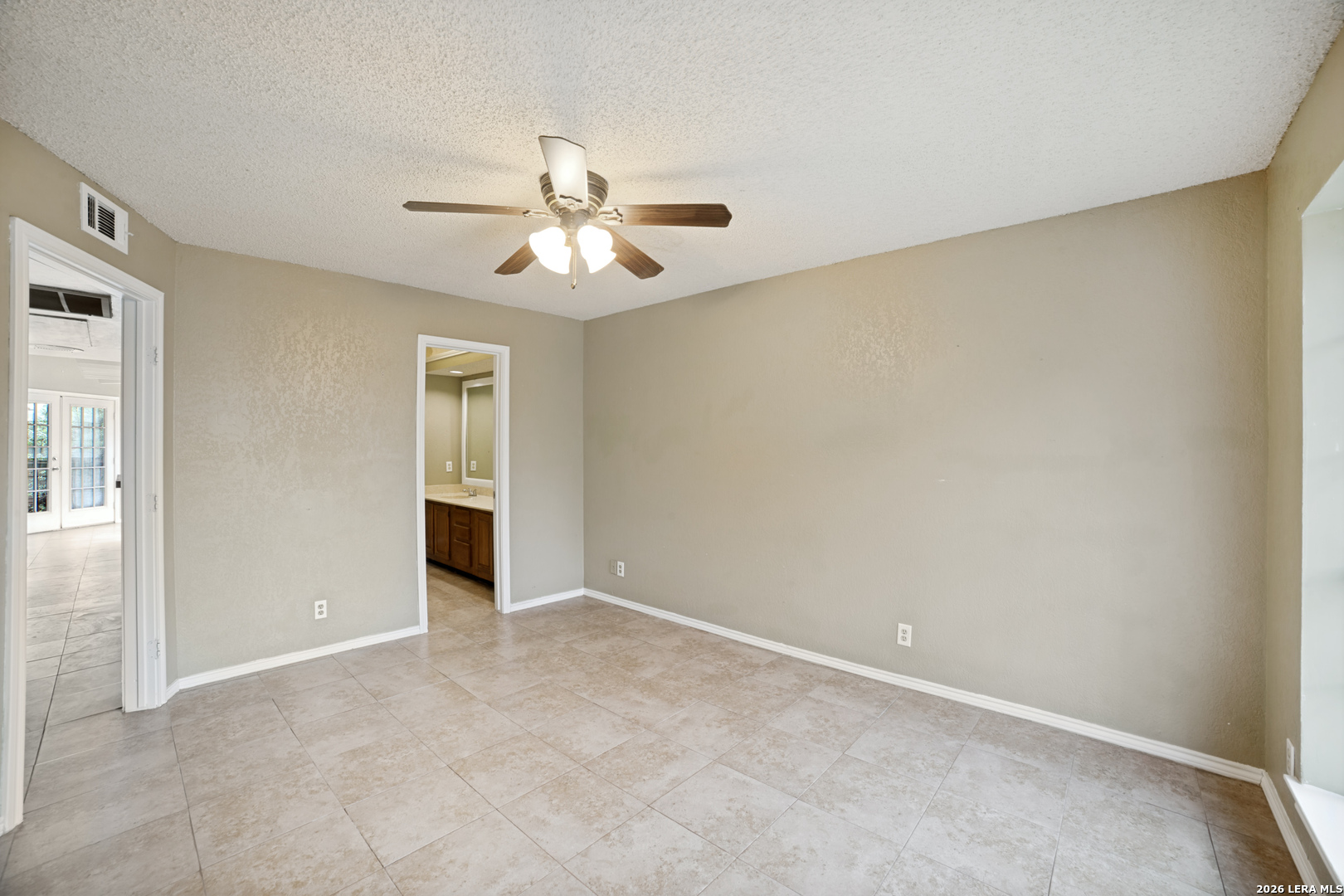 8633 Datapoint Dr 204