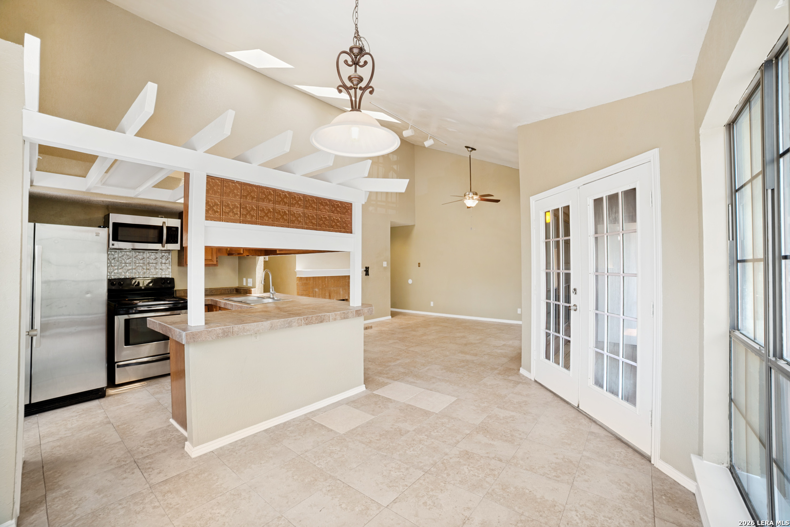 8633 Datapoint Dr 204