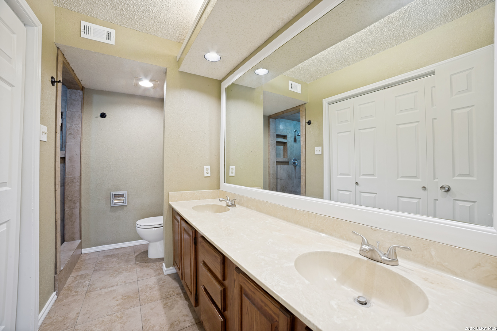 8633 Datapoint Dr 204