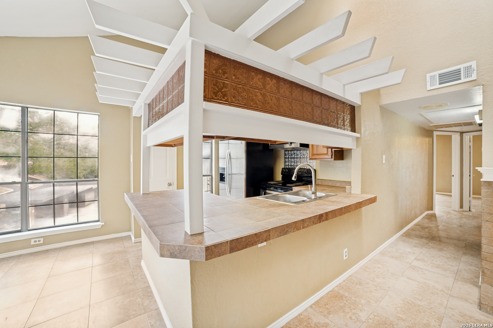 8633 Datapoint Dr 204