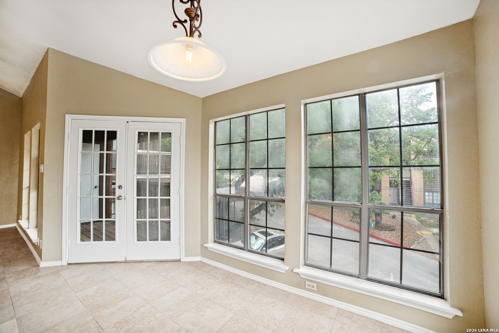 8633 Datapoint Dr 204
