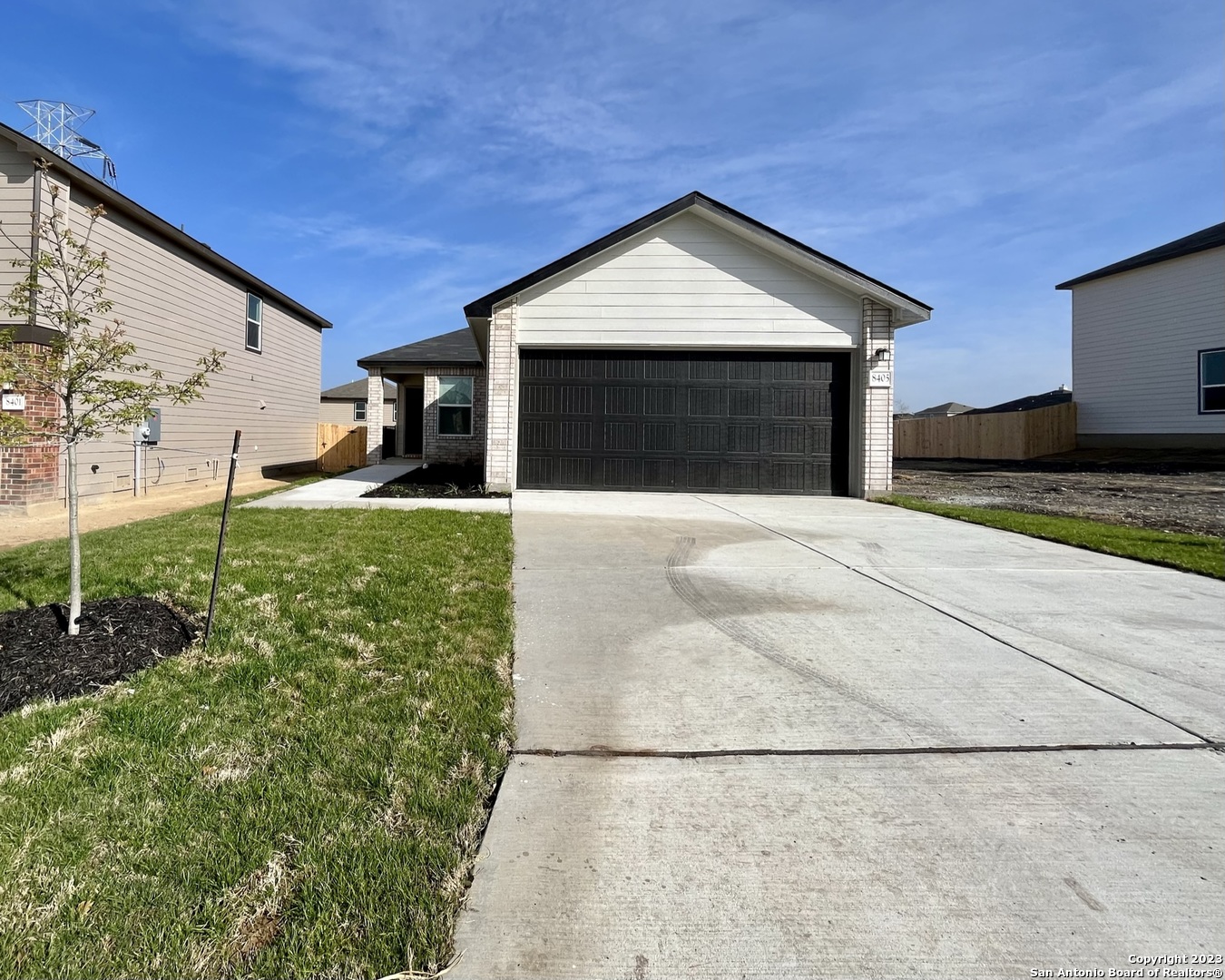 8405 AMISTAD CV