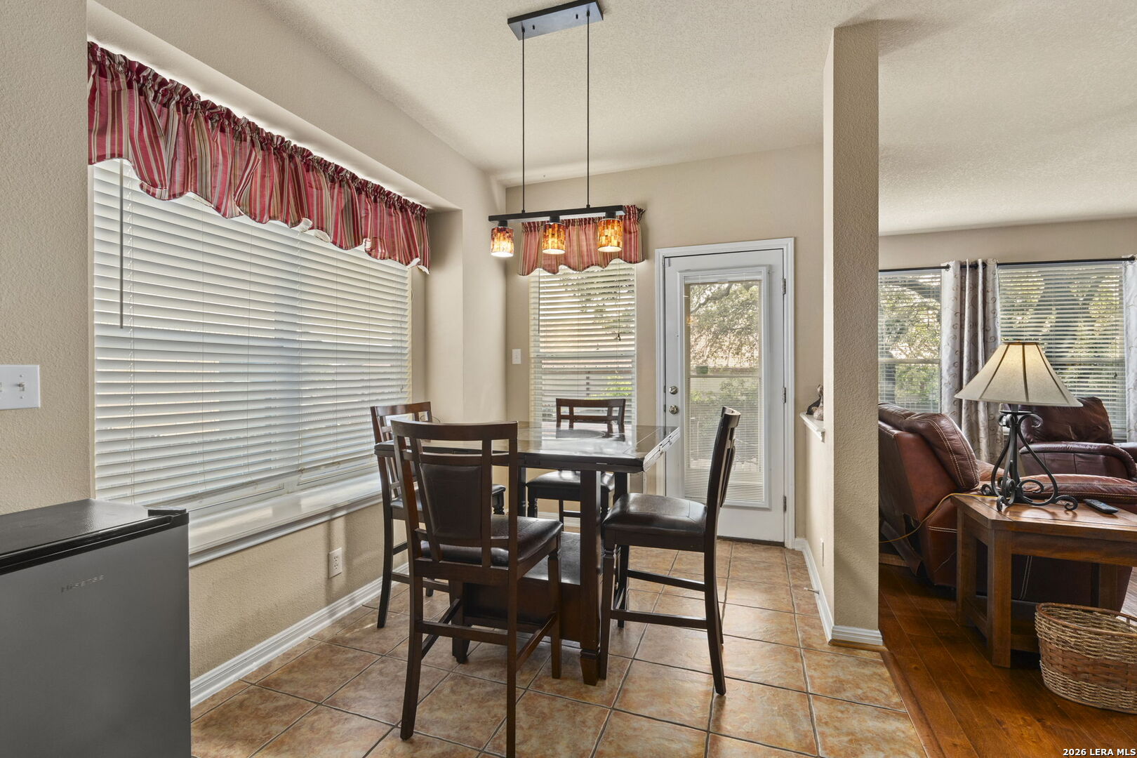 3318 DOVETREE LN