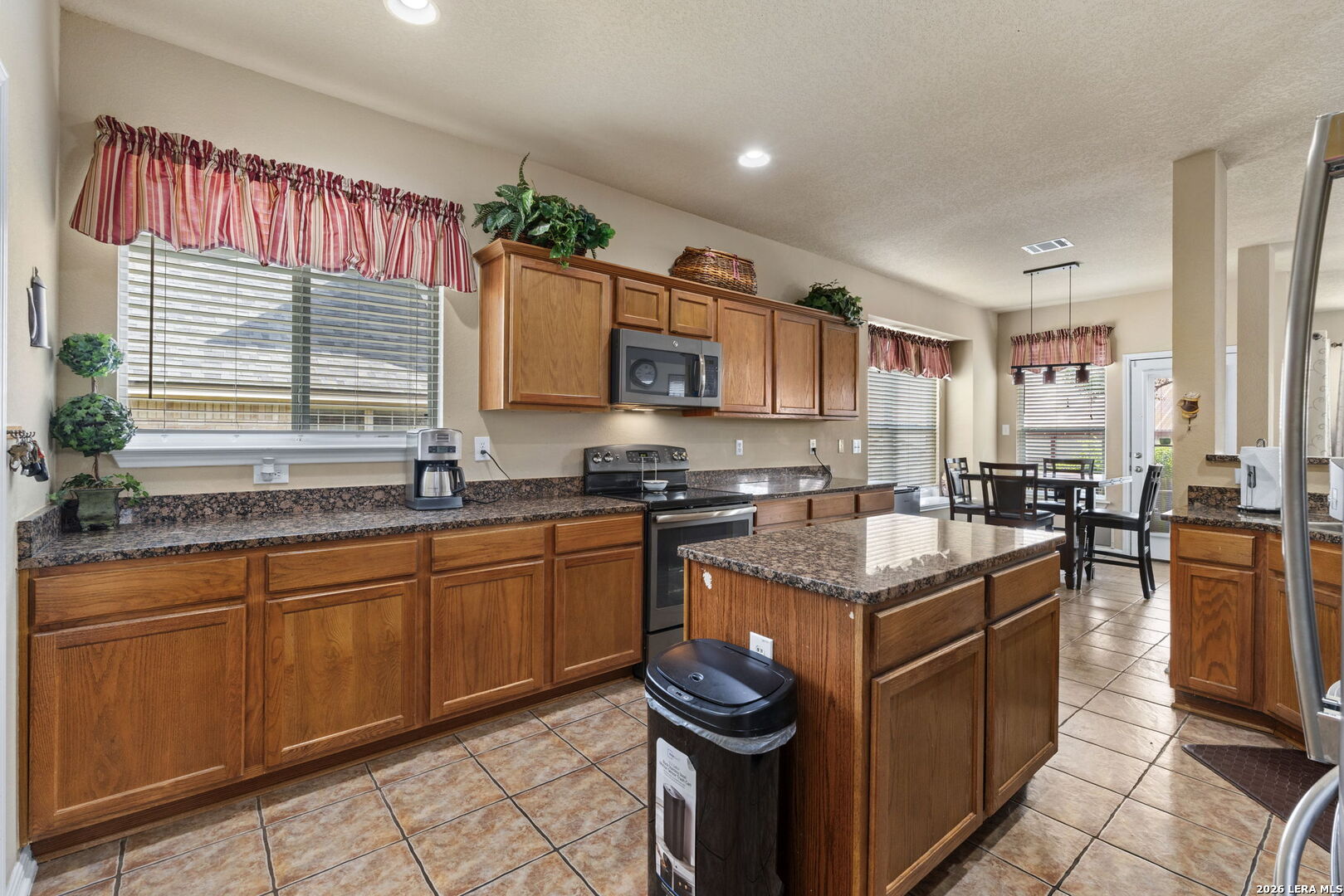 3318 DOVETREE LN